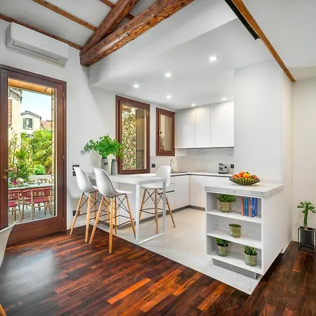 San Barnaba Palace R&r Apartmán