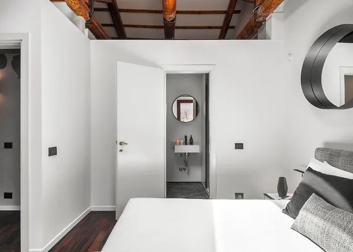 San Barnaba Palace R&r *