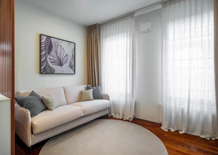 San Barnaba Palace R&r Apartament