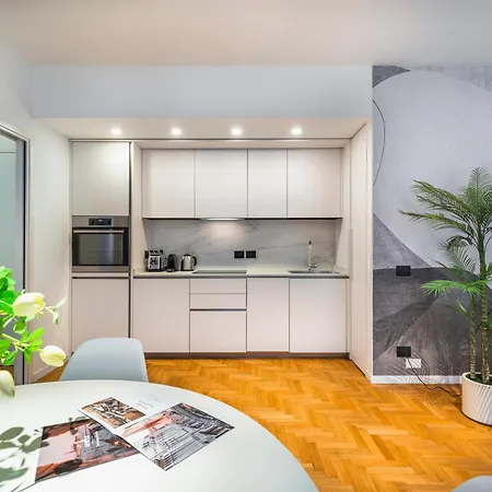 San Barnaba Palace R&r Apartament