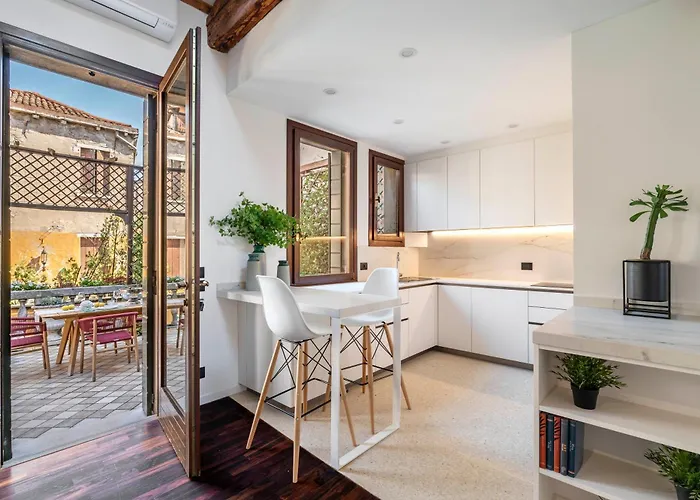 San Barnaba Palace R&r *