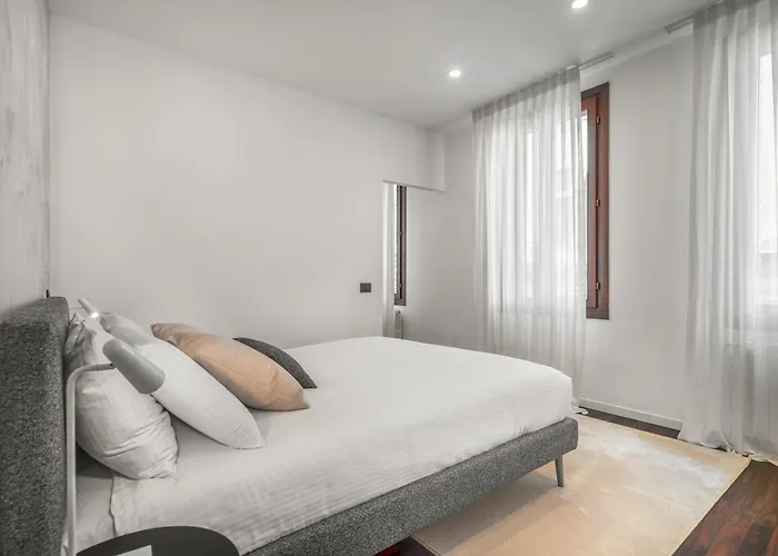 San Barnaba Palace R&r *