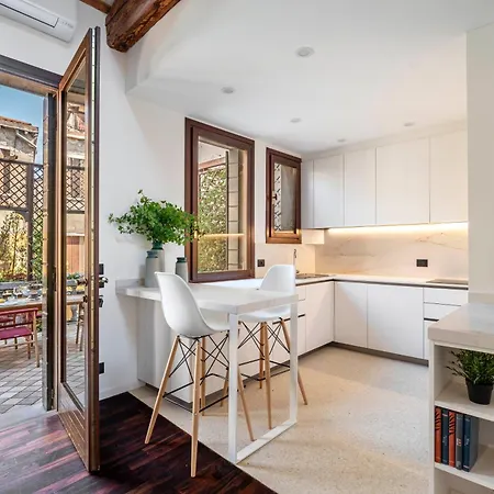 San Barnaba Palace R&r *