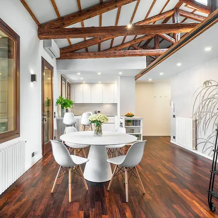 San Barnaba Palace R&r アパート