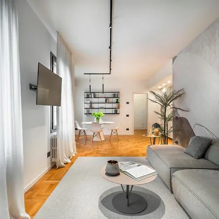 San Barnaba Palace R&r アパート *