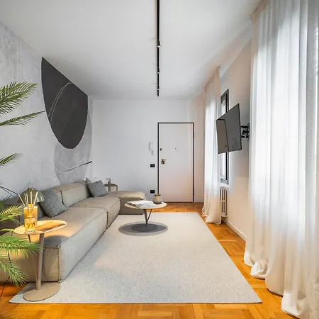 San Barnaba Palace R&r アパート *