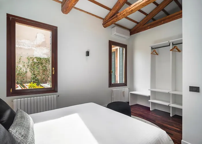 San Barnaba Palace R&r * Венеция